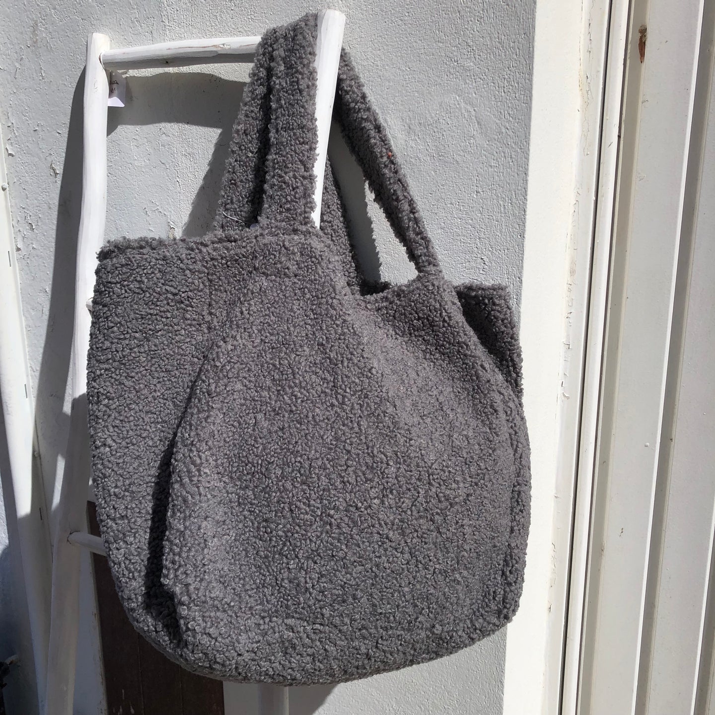 Cabas oversize gris anthracite en bouclette